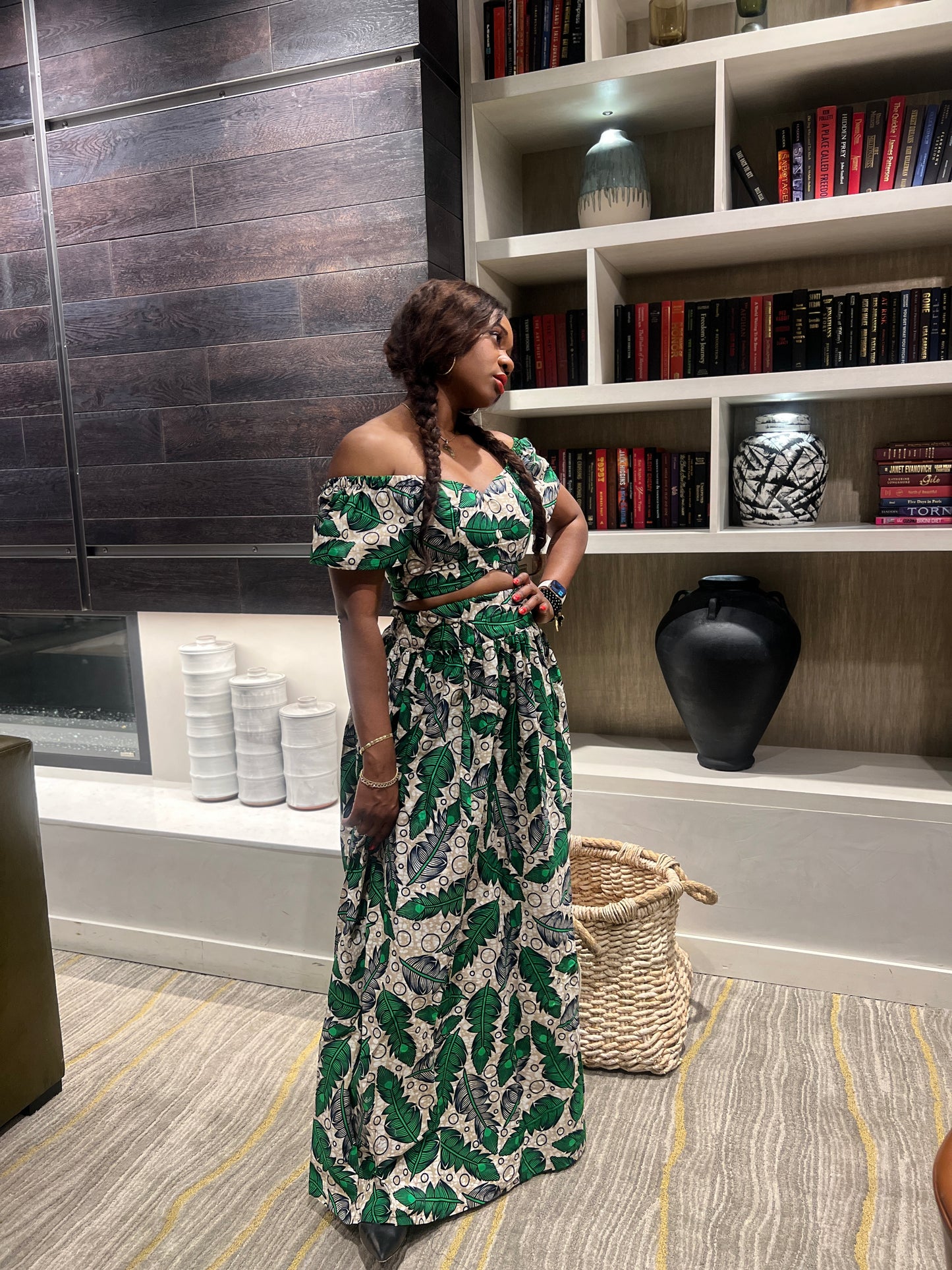 Malayka African printed Maxi Skirt 2 pieces. Skirt with zipper slit on the side, two side pockets and short sleeves crop top. For parties, weddings, birthdays, and major social events.