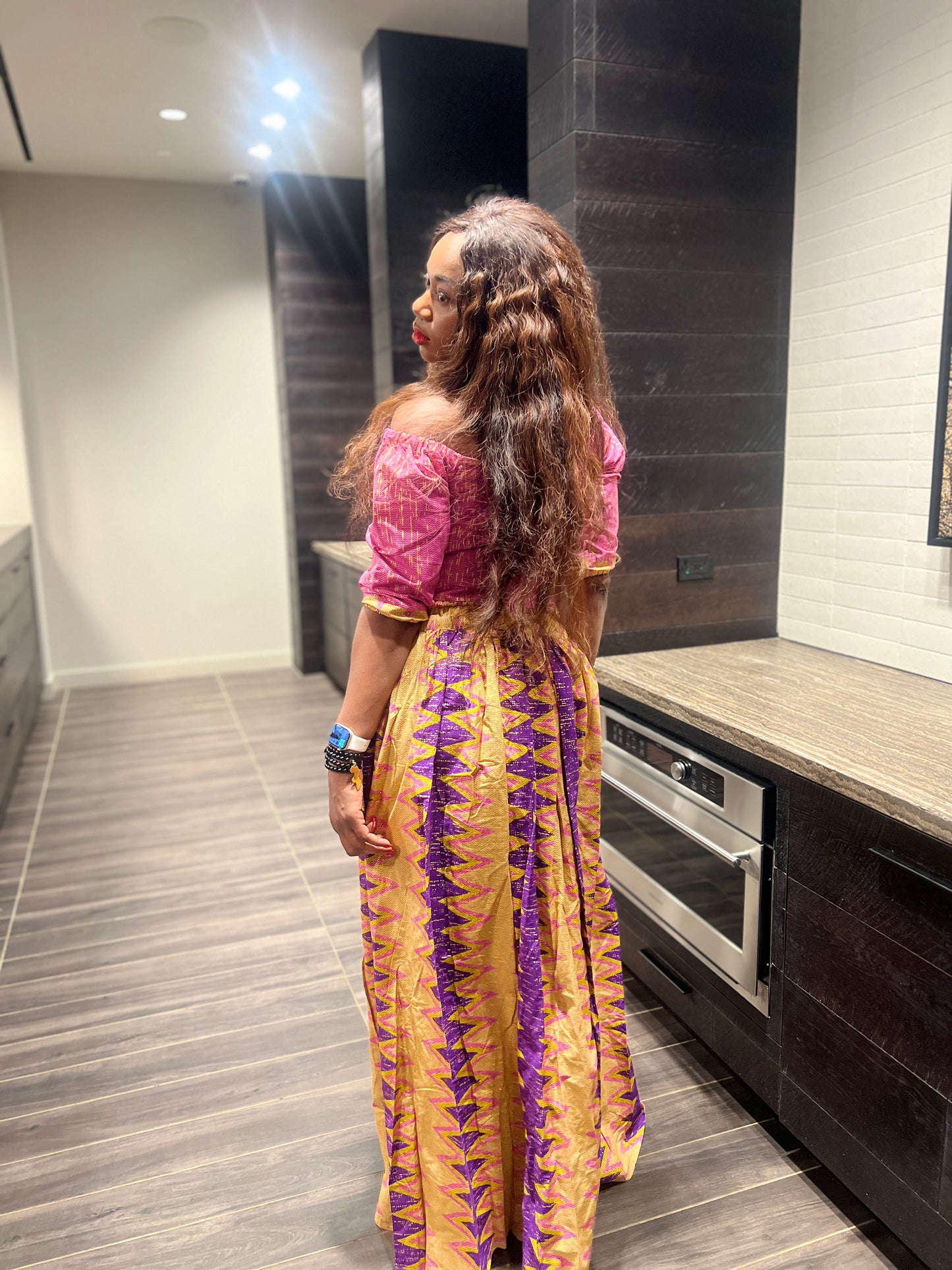 Malayka African printed Maxi Skirt 2 pieces. Skirt with zipper slit on the side, two side pockets and long sleeves crop top. For parties, weddings, birthdays, and major social events.