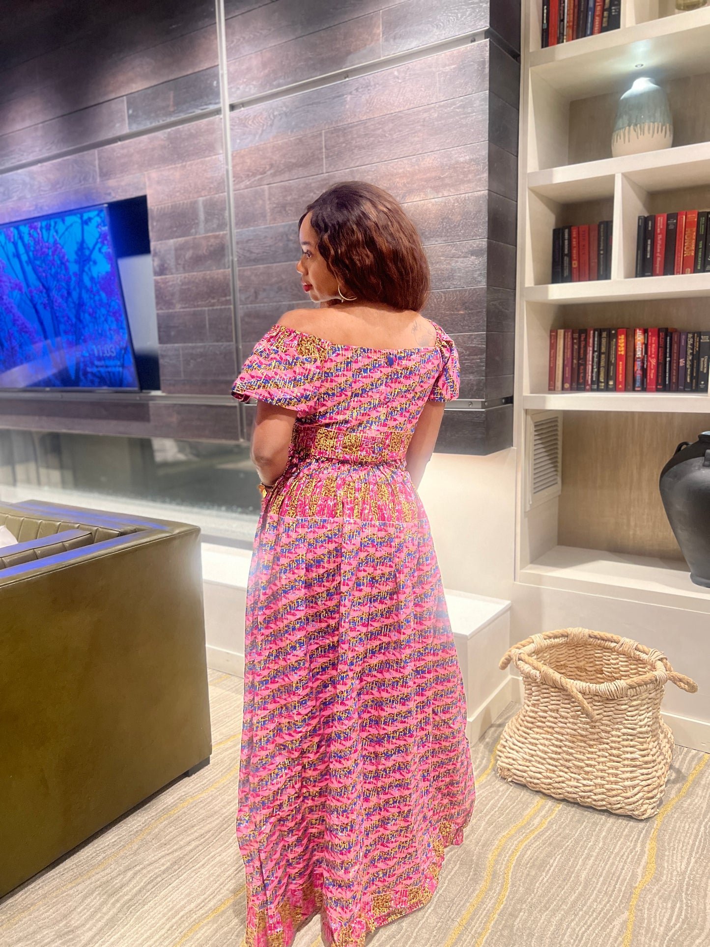 Malayka African printed Maxi Skirt 2 pieces. Skirt with zipper slit on the side, two side pockets and short sleeves crop top. For parties, weddings, birthdays, and major social events.